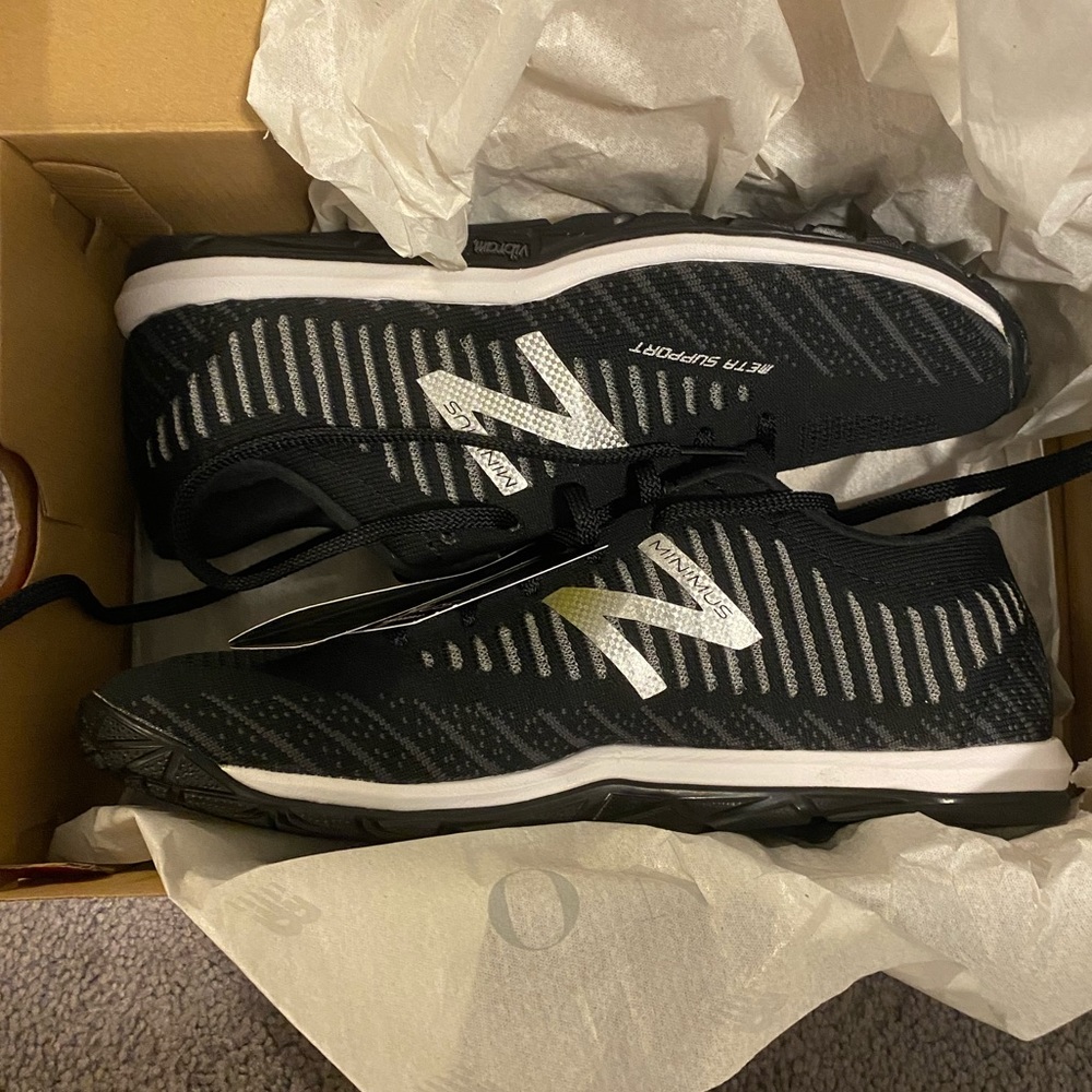 New Balance Mens Minimus 20v7 Trainer NWT 9